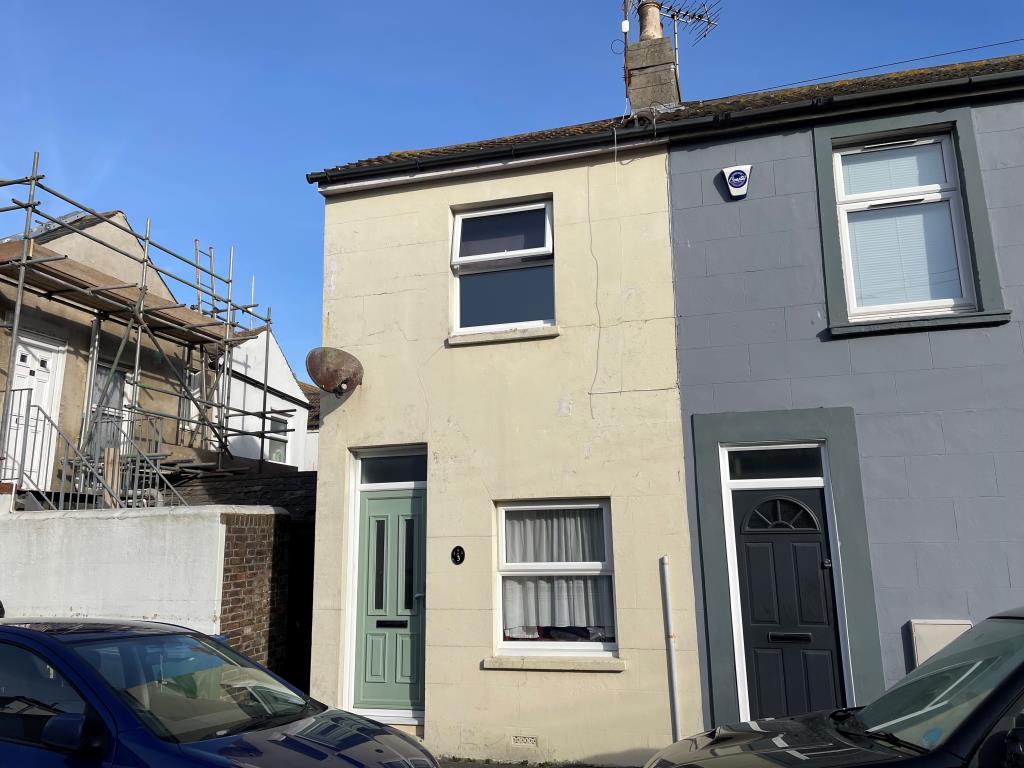 Lot: 74 - RESIDENTIAL INVESTMENT PRODUCING JUST UNDER £11,000 PER ANNUM - 